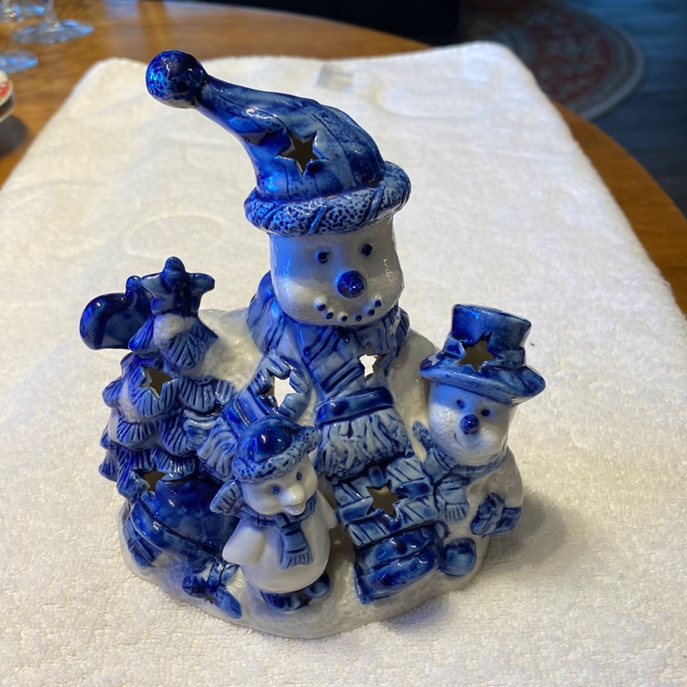 Delft tea light.  Penguin and bears. Perfect condition. 6.5 x 6.0